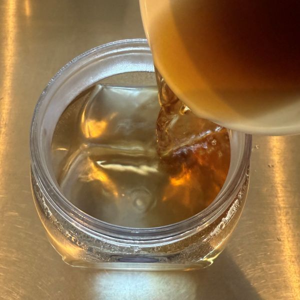 麦茶パックにお湯を少量入れて牛乳を加えると…？　意外な味に「なんと」