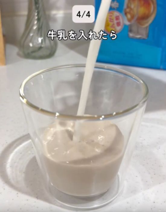 麦茶パックにお湯を少量入れて牛乳を加えると…？　意外な味に「なんと」