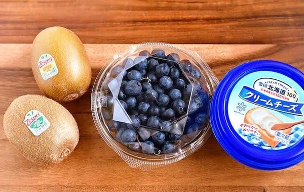 「簡単でおいしい」「罪悪感なし！」　キウイを冷凍庫に入れてできたのは…