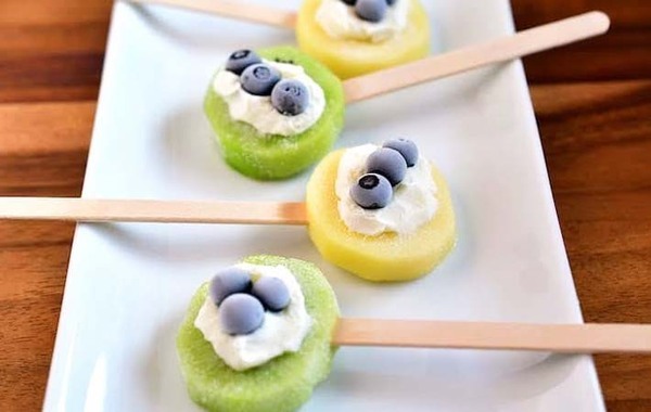 「簡単でおいしい」「罪悪感なし！」　キウイを冷凍庫に入れてできたのは…