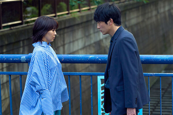 やっぱり怪しい人が家族の中に1人いる　悪い大人とピュアな刑事の三角関係は？『しあわせな結婚』第5話