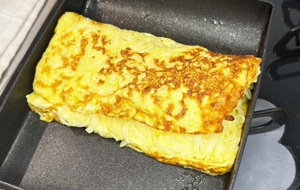 ゆでたそうめんと卵液を混ぜて…　できたものに「驚いた」「夏にピッタリ」