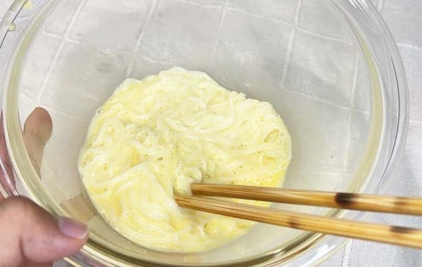 ゆでたそうめんと卵液を混ぜて…　できたものに「驚いた」「夏にピッタリ」