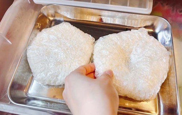 ご飯を冷凍する時、試してみて！　そのまま冷凍庫に入れるのではなく…