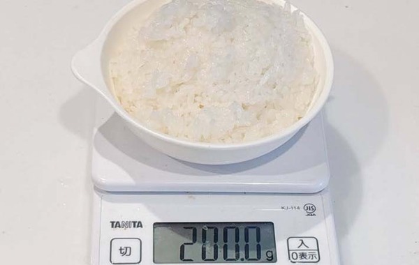 ご飯を冷凍する時、試してみて！　そのまま冷凍庫に入れるのではなく…