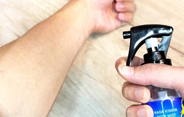 小林製薬の『肌キンキンボディミスト』　冷蔵庫で冷やすと、ひんやり感は本当に変わる？【体験レビュー】