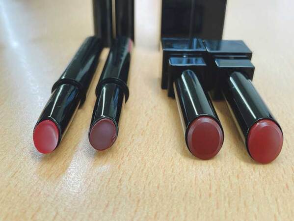 突然届いた『黒い箱』を開けると…　魔法のようなリップに「いつもと違う自分になれそう」