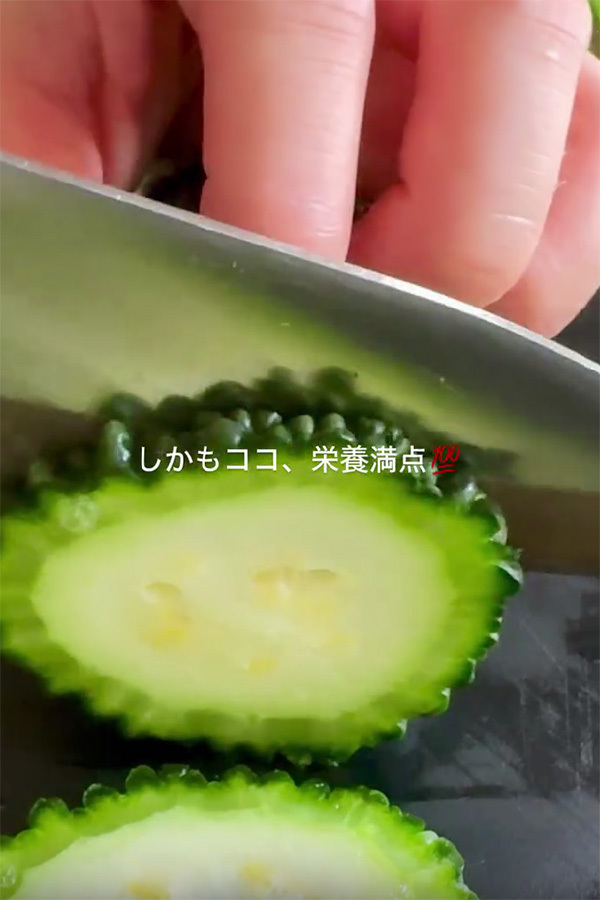 スライスしたゴーヤをレンチンしたら…　完成したものに「手軽でおいしそう」「早速作る」