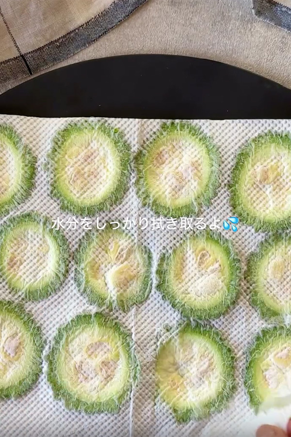 スライスしたゴーヤをレンチンしたら…　完成したものに「手軽でおいしそう」「早速作る」