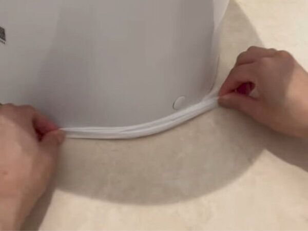 「手を汚さずに掃除できる！」　便器と床の境目をきれいにする意外な方法