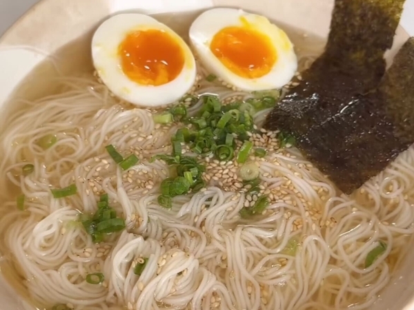 「めんつゆに飽きてた」　そうめんの新アレンジに「最高」「夏ずっとやる」