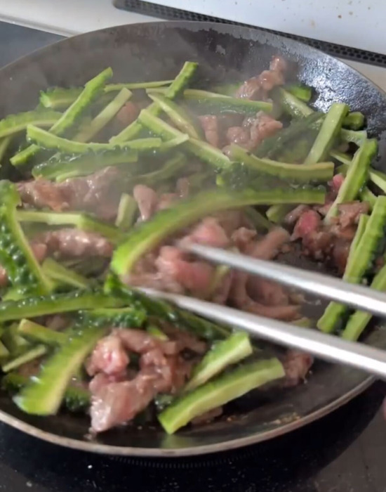 ゴーヤを細切りにして炒めたら？　仕上がりに「絶品」「ごはん止まらん」