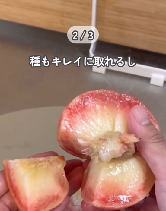 果物の皮むき裏技3選に「最高のライフハック」「毎回やる」