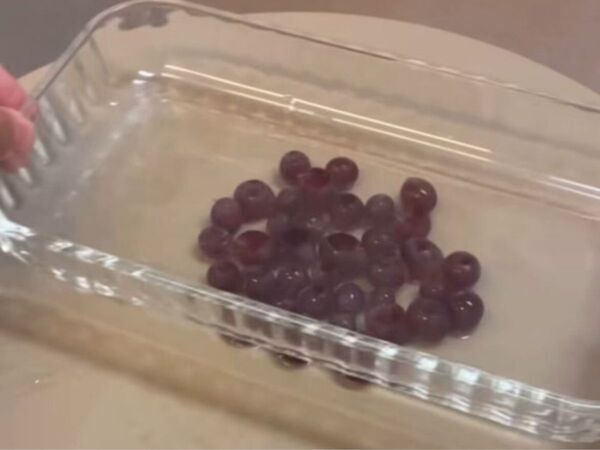 果物の皮むき裏技3選に「最高のライフハック」「毎回やる」