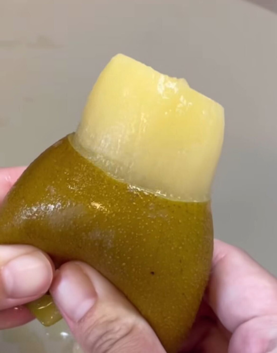 果物の皮むき裏技3選に「最高のライフハック」「毎回やる」