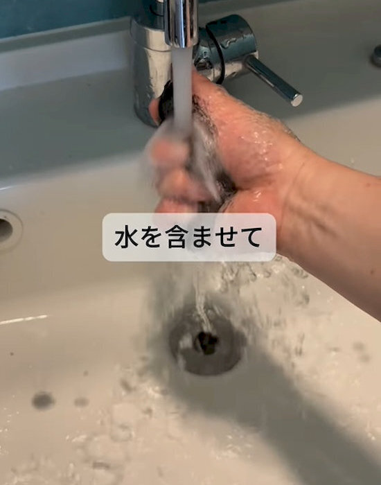 こすっても落ちなかった日焼け止め　便利アイテムに「コレは便利」「使いたい」