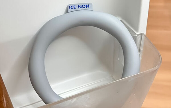 【ネッククーラー】冷蔵庫に入れっぱなしにしないで！　白元アースの情報に「そうだったのか」