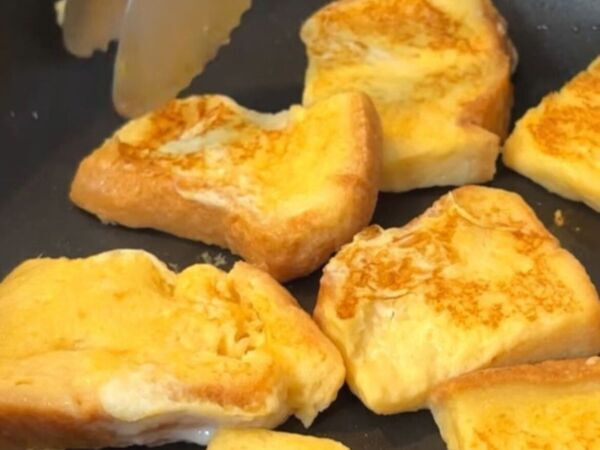 食パンを袋に入れてレンジで？　仕上がりに「しみしみ」「カフェ気分」