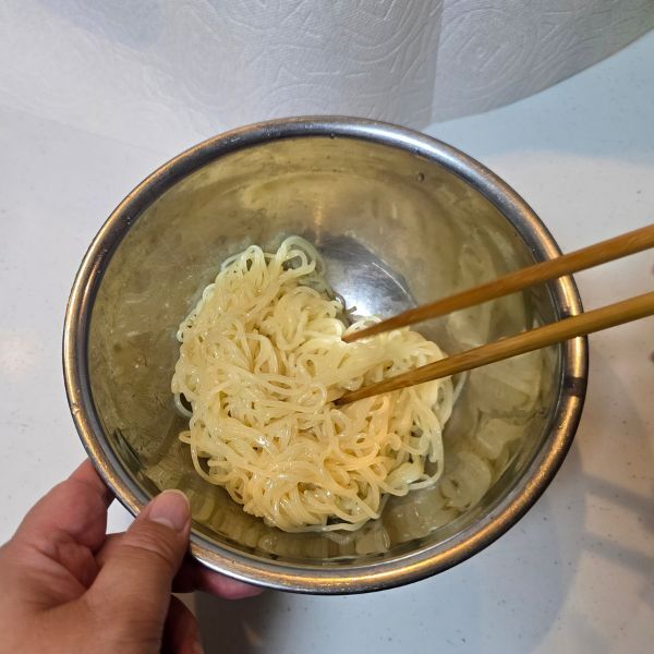 麺をゆでる時に牛乳を入れると？　仕上がりに「全然くっ付かない」「感動した」