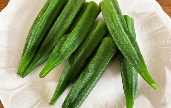 オクラと一緒に袋に入れたのは…？　5分でできる簡単おつまみに「リピ確定！」