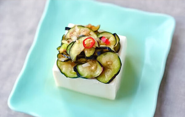 生ナスをジッパー袋で揉んで？　15分後…「そうめんにも冷奴にも合う！」