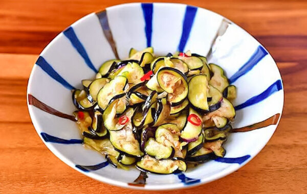 生ナスをジッパー袋で揉んで？　15分後…「そうめんにも冷奴にも合う！」