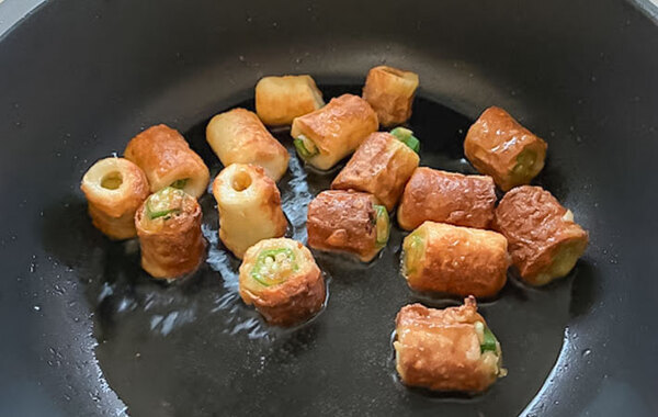 外カリッ！中トロトロがたまらん！　ちくわと一緒に焼いたのは…