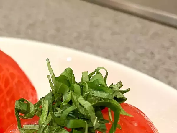 ごま油とニンニクで漬けるだけ　手軽で食欲をそそるひと皿に「あら、よさげ」