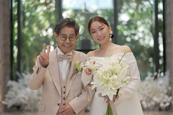 加藤茶「前よりきれいだな」　結婚15年目、加藤綾菜とのウェディング写真にファンからは…