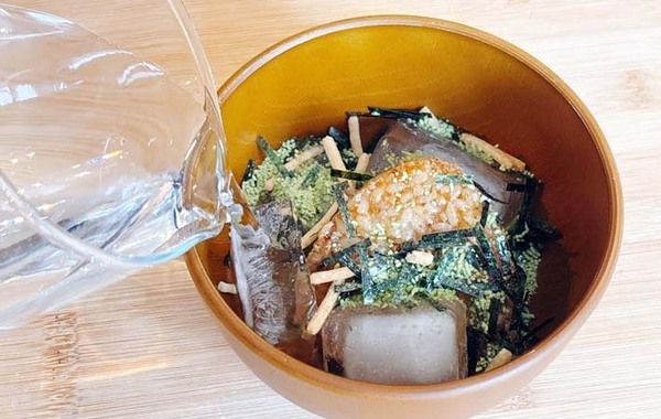 永谷園『お茶づけ海苔』の意外な食べ方　お湯を注がずに？【やる気ゼロで完成！簡単レシピ】