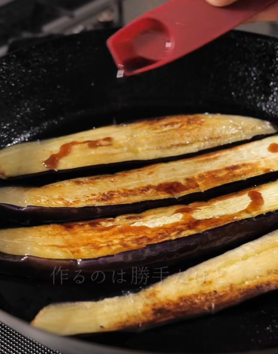 「ナスでご飯を巻くの！？」　ひんやり夏おにぎりに「最高の組み合わせ」「食欲戻る」