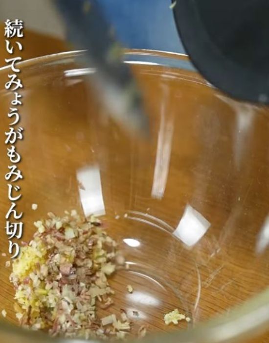 切って混ぜるだけ！　夏バテ対策レシピに「箸が止まらん」「冷蔵庫に常備」
