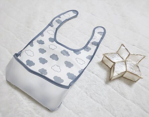 よだれかけに刺繍されていたのは…　弟の出産祝いに「声出して笑った」「センス最高」【4選】