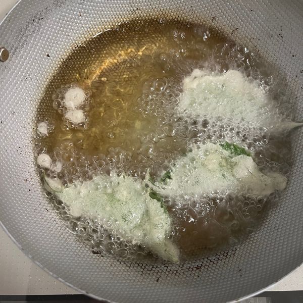 大葉のクリームチーズ揚げに「サクサク香ばしい」「とろける幸せ」