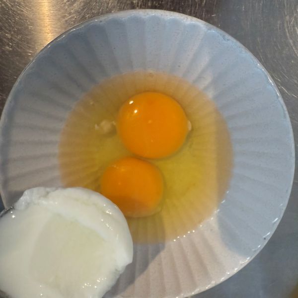 スクランブルエッグがふわとろに！　意外な隠し味に「まじか」「知らなかった」