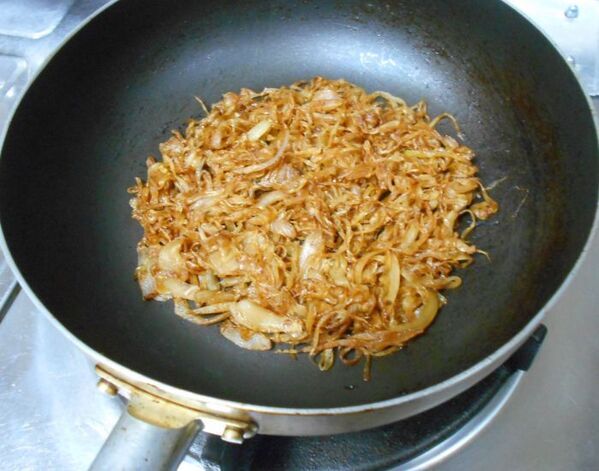 「炒めるの面倒だった…」　あめ色タマネギを時短で作る裏技に「助かる」「もう戻れない」【4選】