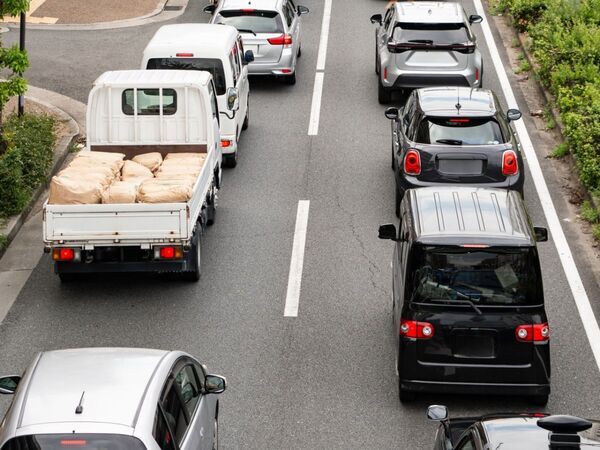 「車道に飛び出した女性」　理由を知って「胸が熱くなる」「涙が出た」【4選】