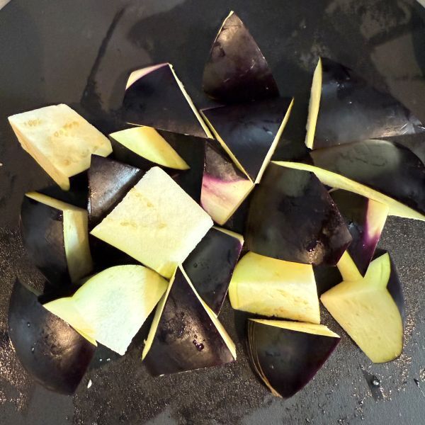 ナスを炊飯器に入れて炊くだけ？　仕上がりに「ふわとろ最高」「リピート確定」