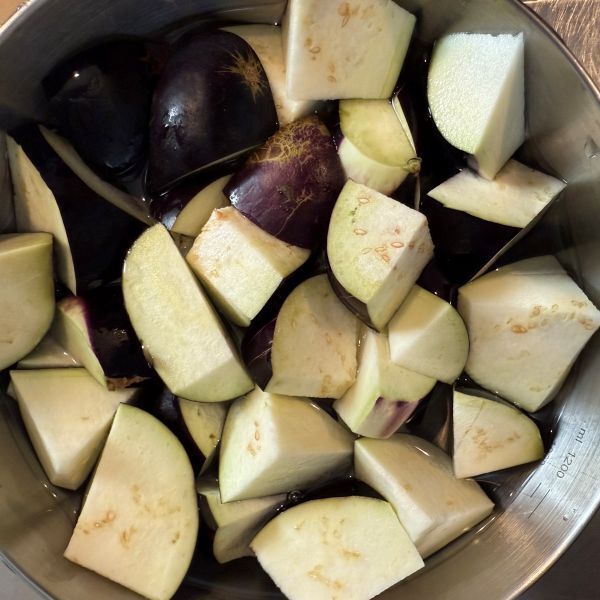 ナスを炊飯器に入れて炊くだけ？　仕上がりに「ふわとろ最高」「リピート確定」