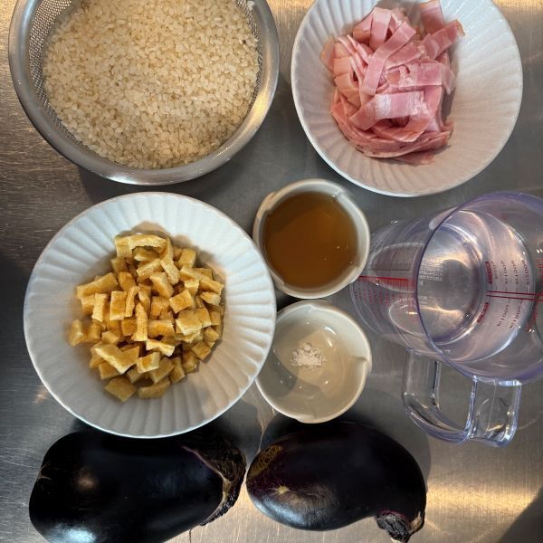 ナスを炊飯器に入れて炊くだけ？　仕上がりに「ふわとろ最高」「リピート確定」