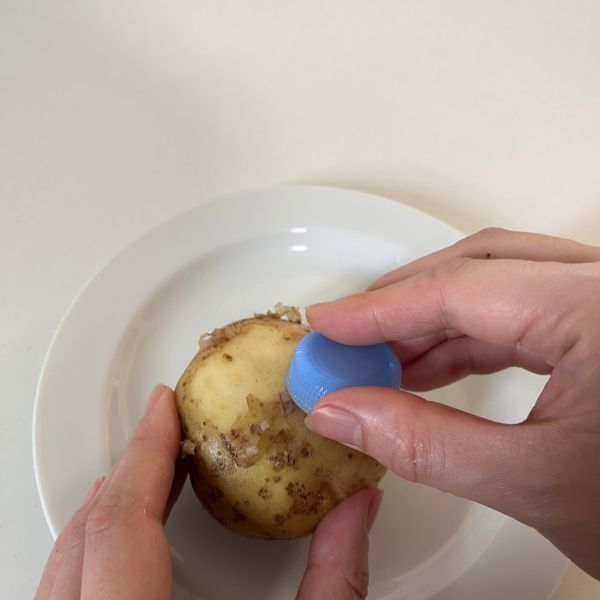 「ピーラーいらないの？」　ジャガイモの皮むきテクに「試したい」「目からウロコ」