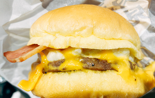 この日を待っていた…！　2025年の『月見バーガー』は8年ぶりのリニューアル