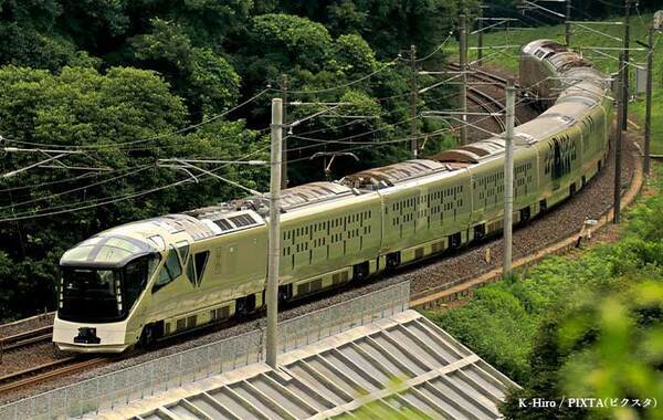 夜の踏切、現れた列車の見た目が…？　「なんだこれ」「現実世界じゃないみたい」