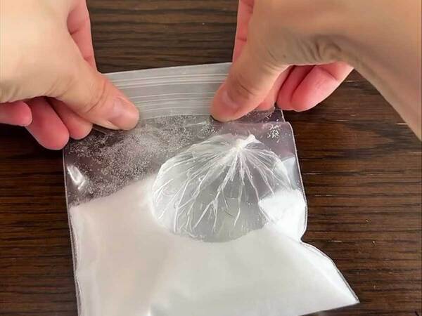 袋に入っていたのは？　『冷却パック』の作り方に「自由研究にする」「すごい！」
