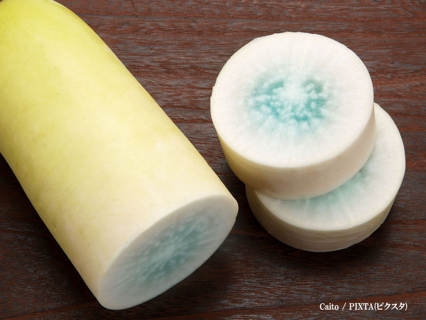 大根を切ったら断面が青色だった！　「食べても大丈夫？」の問いに農水省が回答