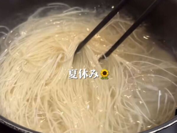 そうめんが激変！　麻婆豆腐の素で作る冷たいつけだれに「おいしすぎ」「またやる」