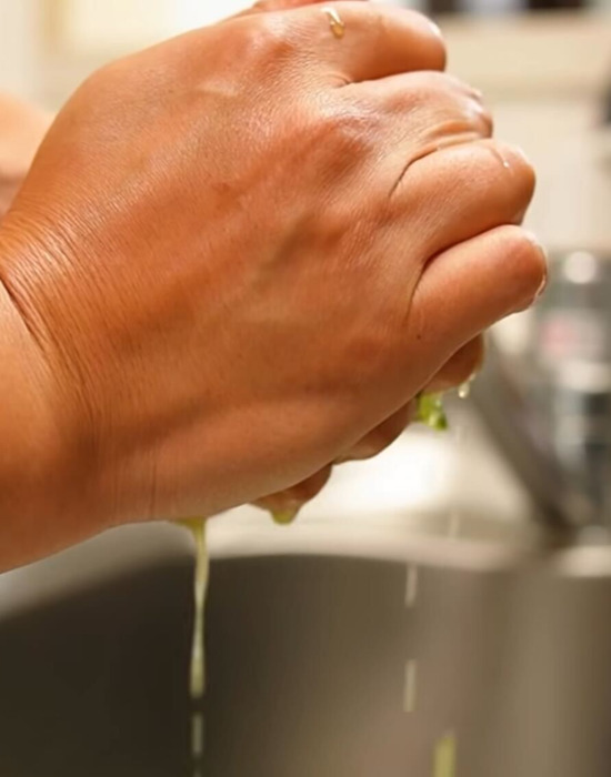 キュウリを冷凍すると？　味しみ副菜に「最高」「すぐ作る」