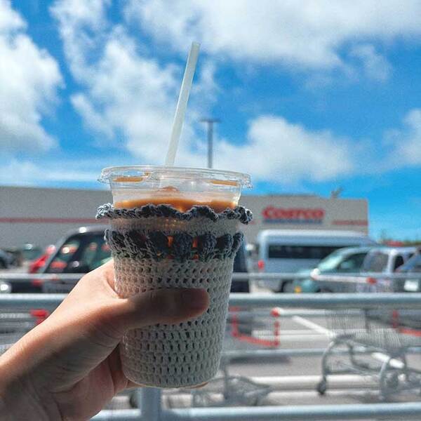 プラカップの結露、どうしてる？　手を濡らさないアイディアに「素敵」