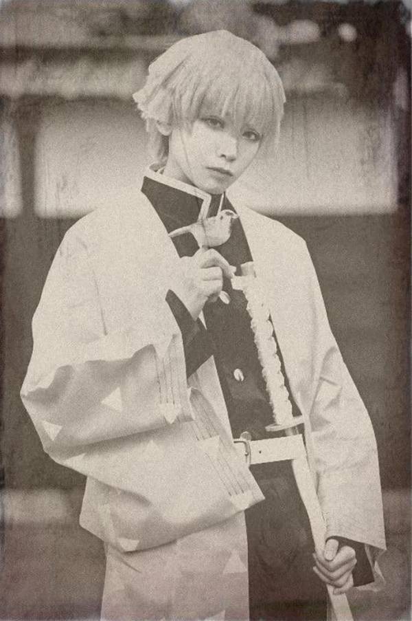 【鬼滅の刃】我妻善逸のコスプレ、目を見張る完成度　「まるで古い写真から出てきたみたい」