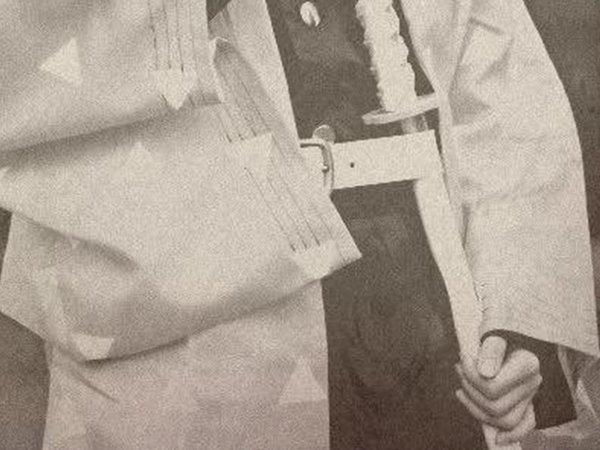 【鬼滅の刃】我妻善逸のコスプレ、目を見張る完成度　「まるで古い写真から出てきたみたい」